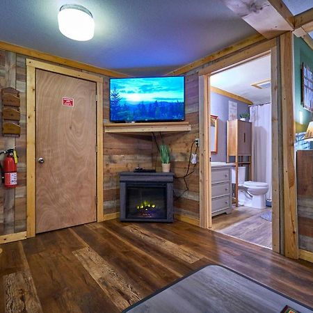 Steps From Downtown Pigeon Forge Parkway + Private Hottub And Firepit - Wifi - Firefly Bungalows 外观 照片