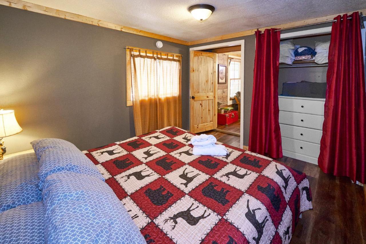Steps From Downtown Pigeon Forge Parkway + Private Hottub And Firepit - Wifi - Firefly Bungalows 外观 照片