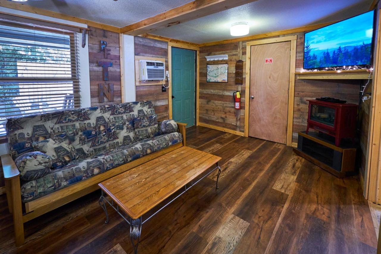 Steps From Downtown Pigeon Forge Parkway + Private Hottub And Firepit - Wifi - Firefly Bungalows 外观 照片