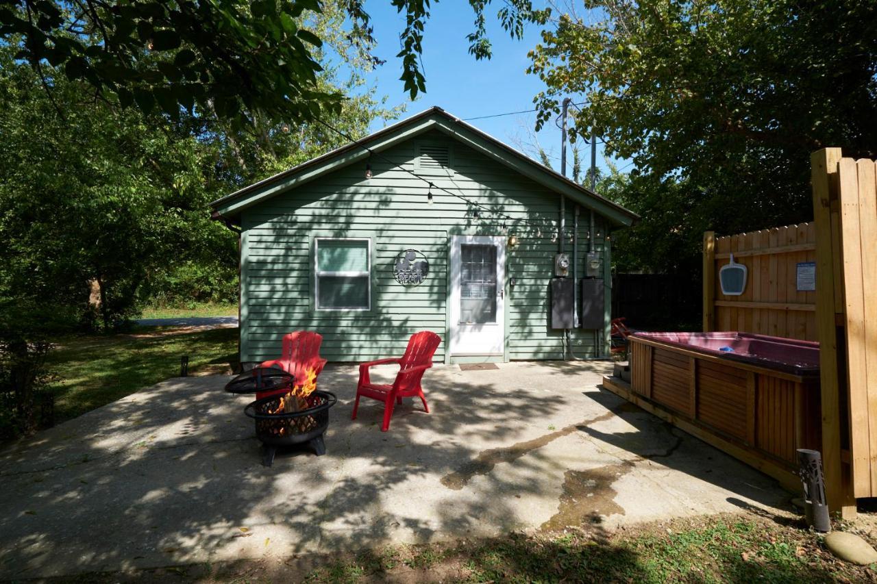 Steps From Downtown Pigeon Forge Parkway + Private Hottub And Firepit - Wifi - Firefly Bungalows 外观 照片