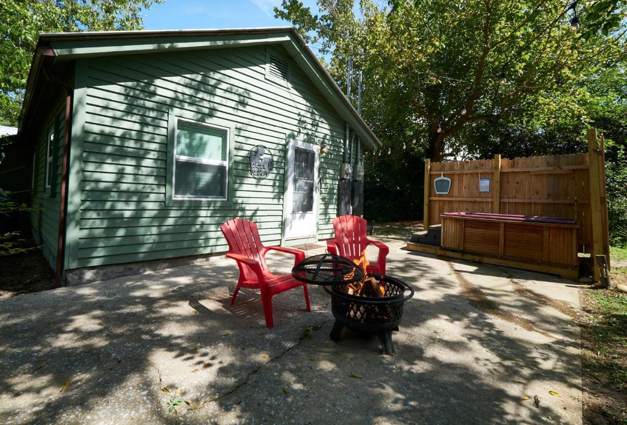 Steps From Downtown Pigeon Forge Parkway + Private Hottub And Firepit - Wifi - Firefly Bungalows 外观 照片