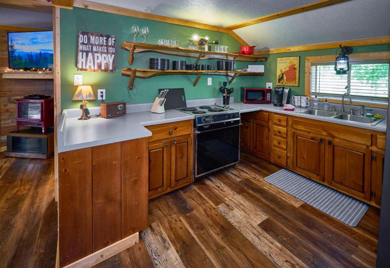 Steps From Downtown Pigeon Forge Parkway + Private Hottub And Firepit - Wifi - Firefly Bungalows 外观 照片