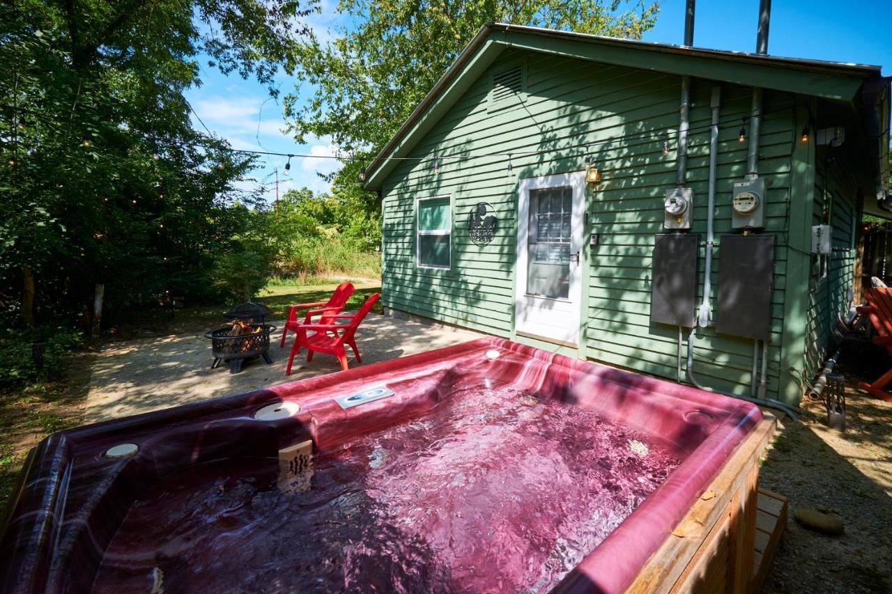 Steps From Downtown Pigeon Forge Parkway + Private Hottub And Firepit - Wifi - Firefly Bungalows 外观 照片