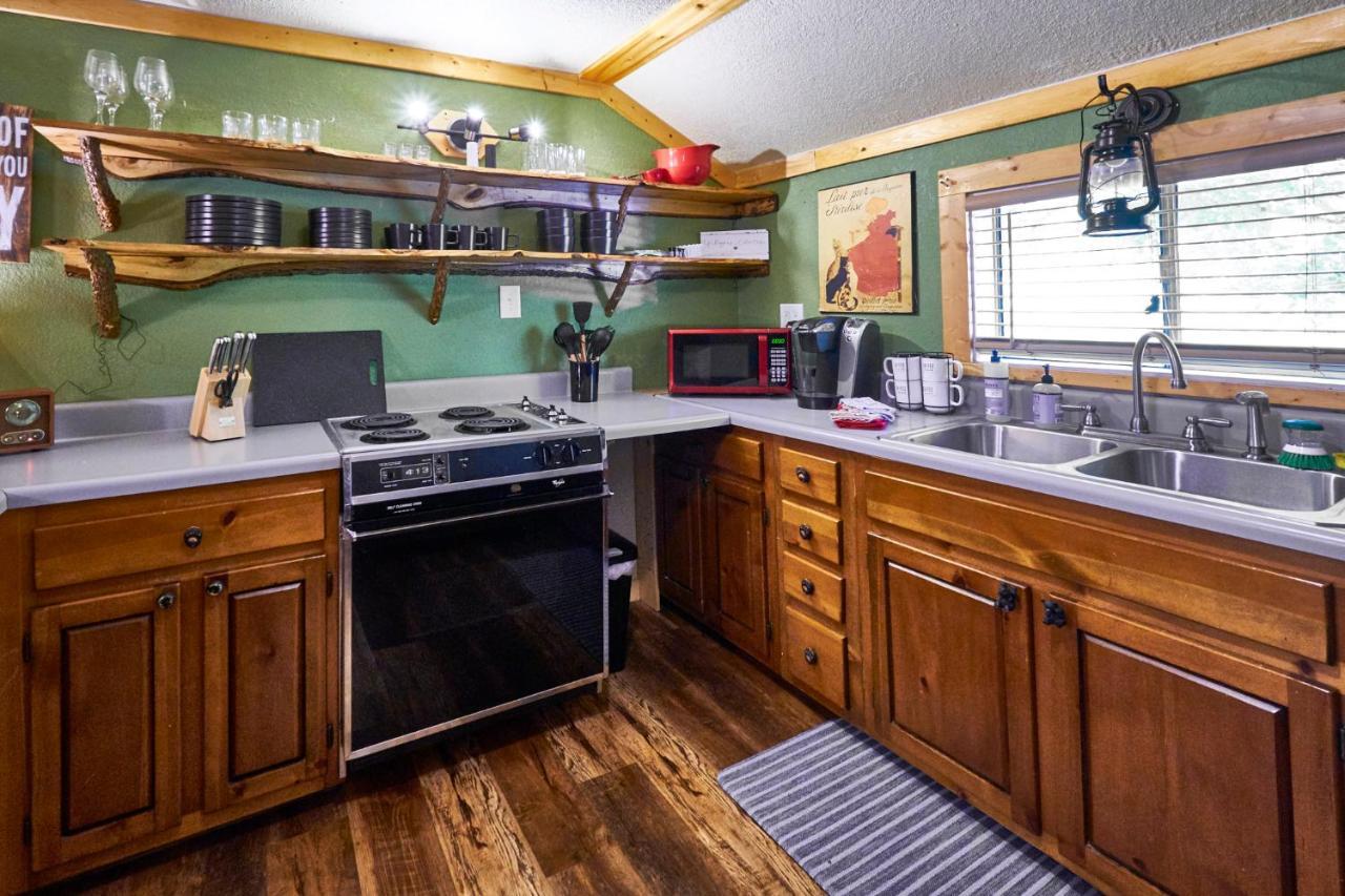 Steps From Downtown Pigeon Forge Parkway + Private Hottub And Firepit - Wifi - Firefly Bungalows 外观 照片