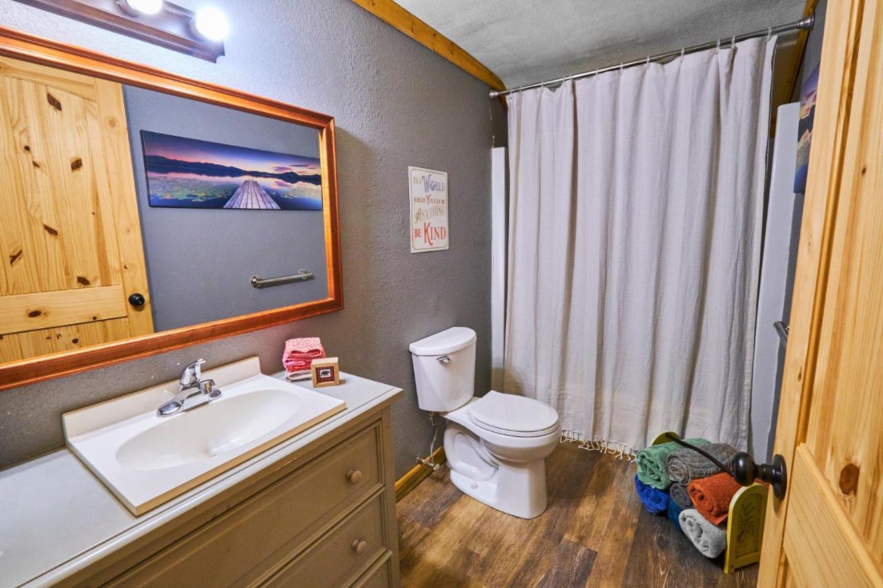 Steps From Downtown Pigeon Forge Parkway + Private Hottub And Firepit - Wifi - Firefly Bungalows 外观 照片