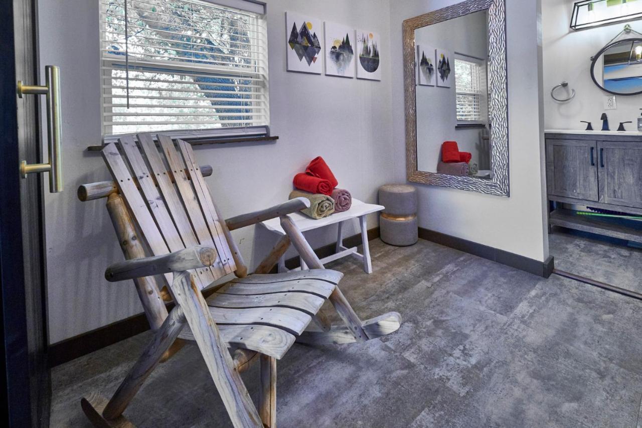 Steps From Downtown Pigeon Forge Parkway + Private Hottub And Firepit - Wifi - Firefly Bungalows 外观 照片