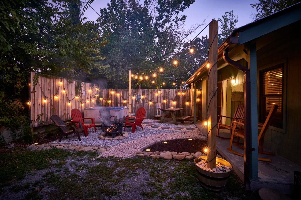 Steps From Downtown Pigeon Forge Parkway + Private Hottub And Firepit - Wifi - Firefly Bungalows 外观 照片